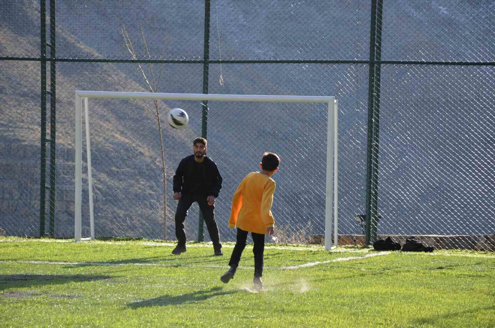 Şırnak’ta terör yuvası olan bölge vatandaşlar için halı saha oldu