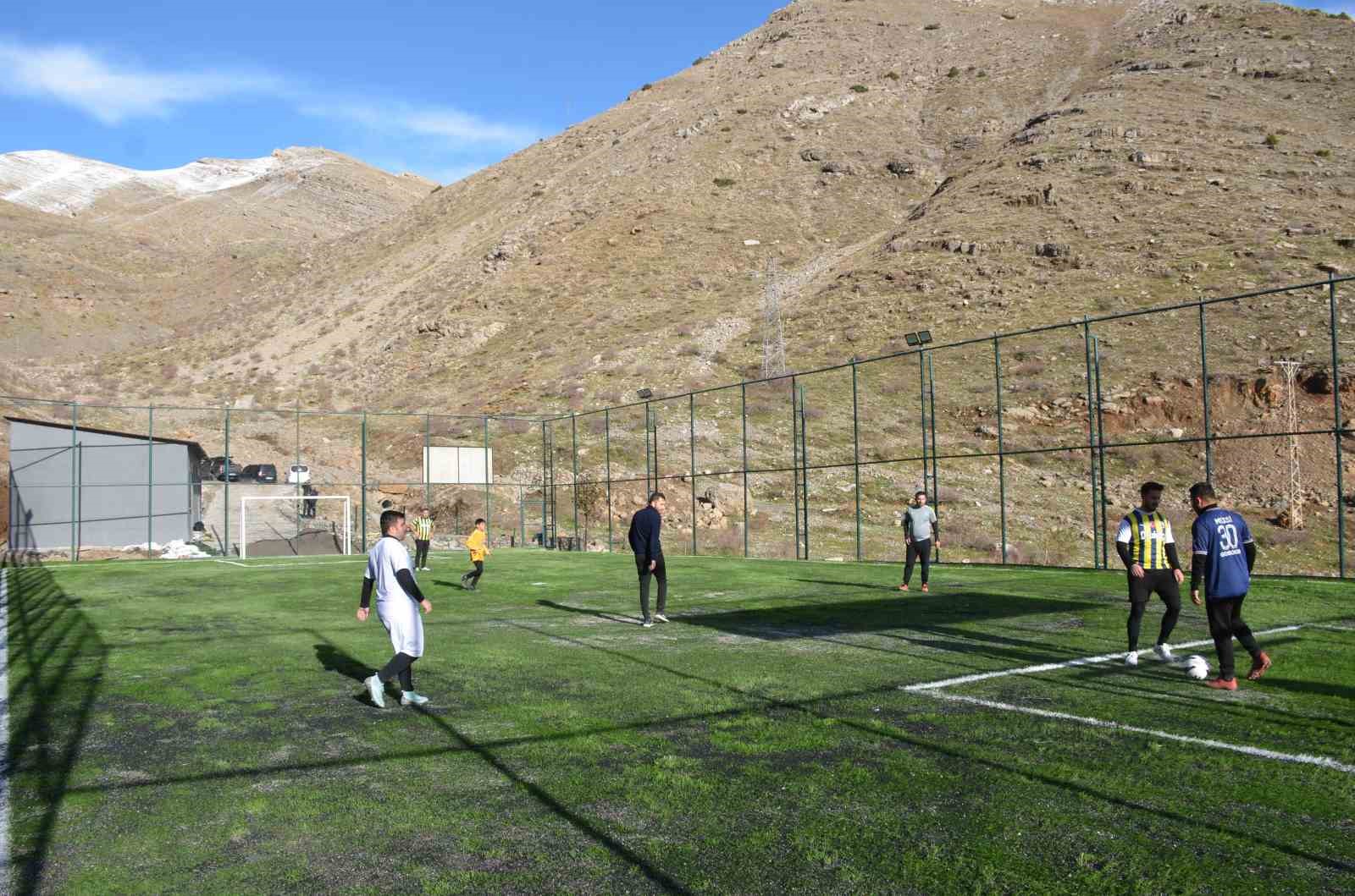 Şırnak’ta terör yuvası olan bölge vatandaşlar için halı saha oldu