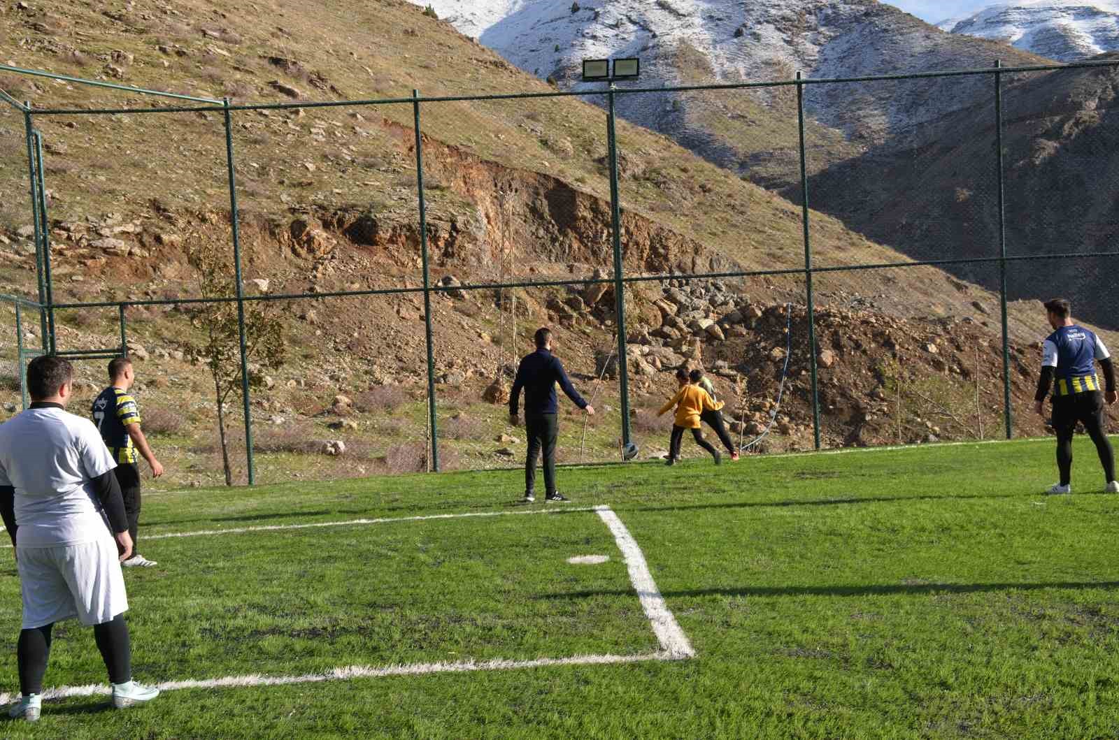 Şırnak’ta terör yuvası olan bölge vatandaşlar için halı saha oldu