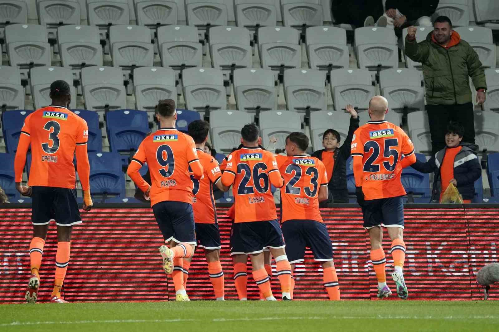 Trendyol Süper Lig: Başakşehir: 1 - Pendikspor: 0 (Maç devam ediyor)