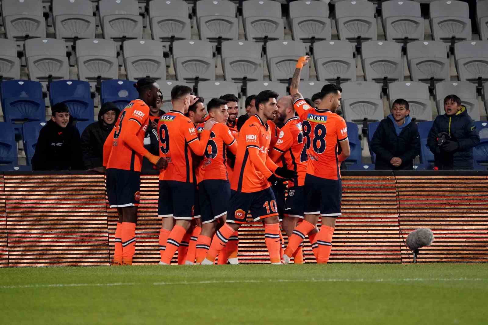 Trendyol Süper Lig: Başakşehir: 1 - Pendikspor: 0 (Maç devam ediyor)