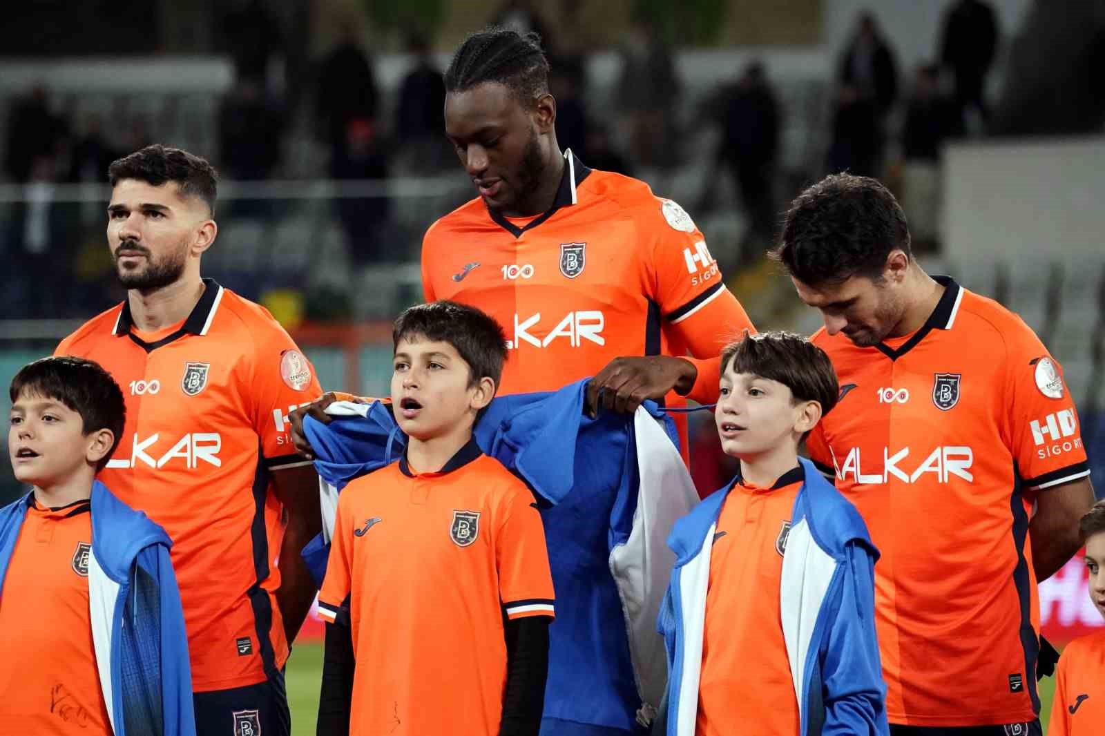 Trendyol Süper Lig: Başakşehir: 1 - Pendikspor: 0 (Maç devam ediyor)