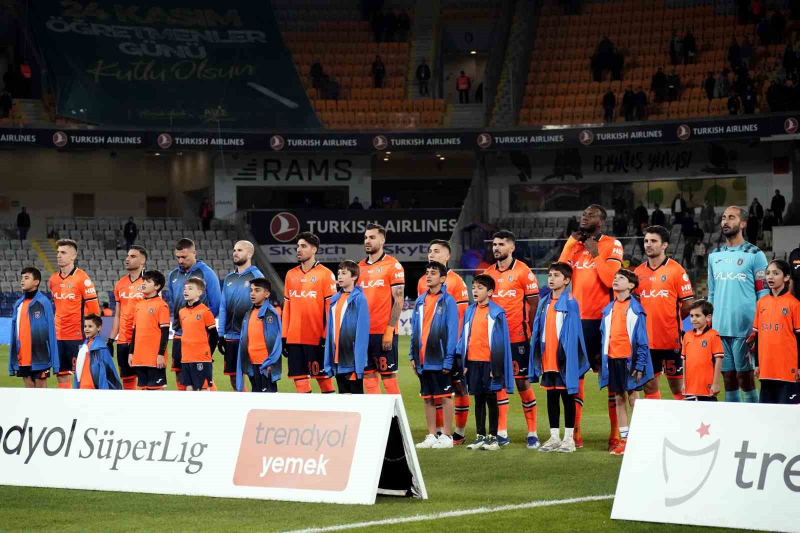 Trendyol Süper Lig: Başakşehir: 1 - Pendikspor: 0 (Maç devam ediyor)