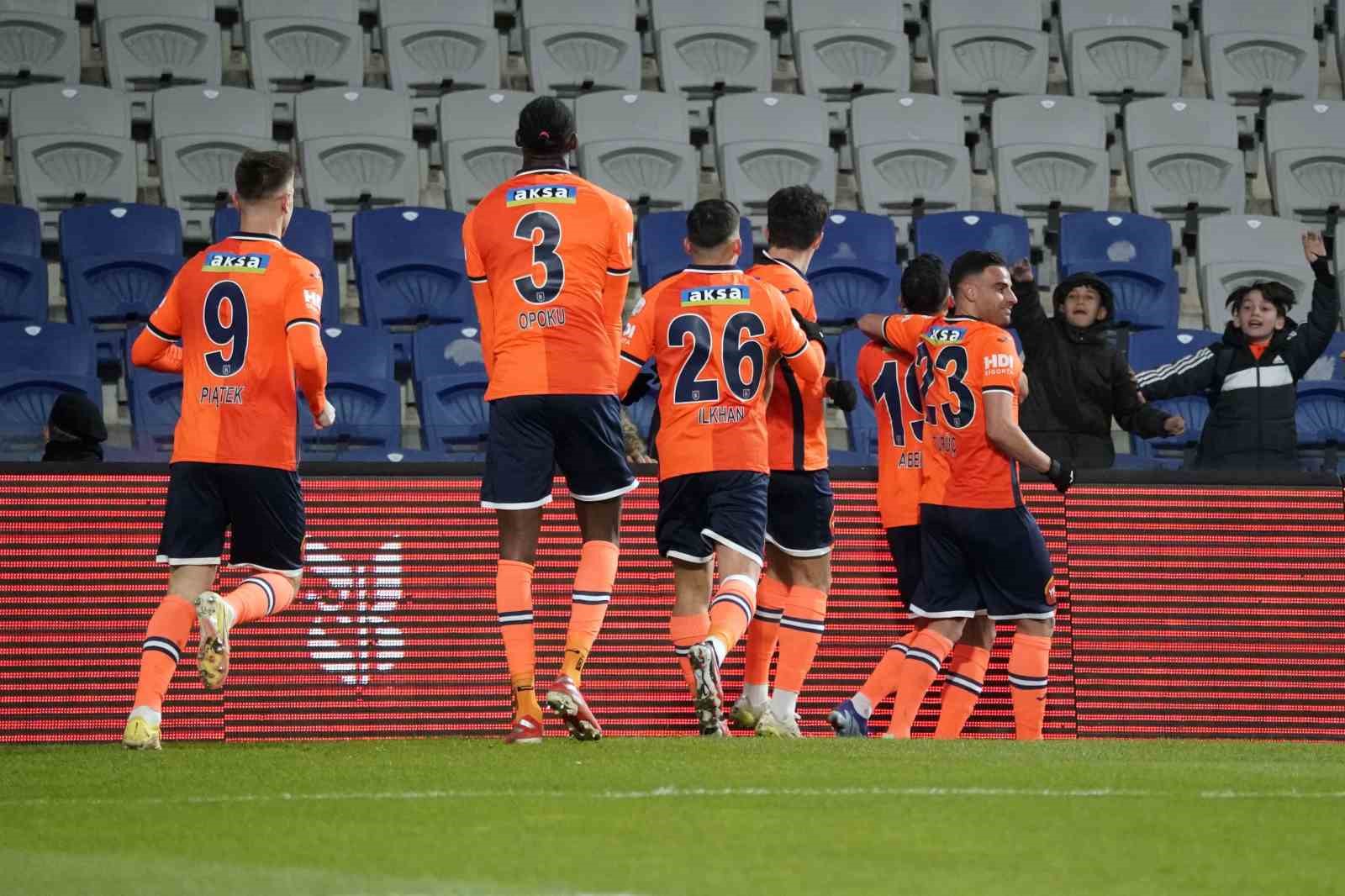 Trendyol Süper Lig: Başakşehir: 1 - Pendikspor: 0 (Maç devam ediyor)