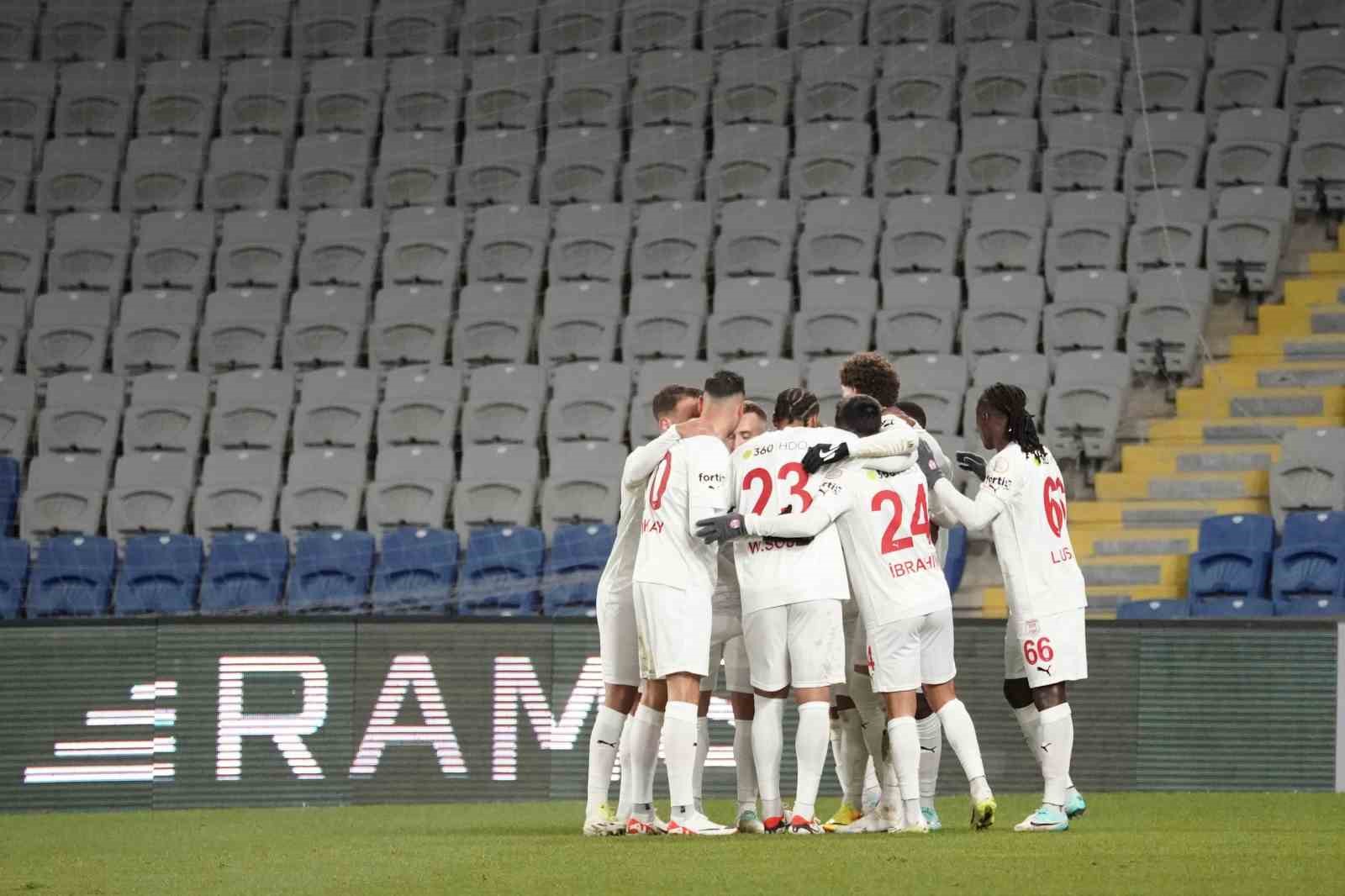 Trendyol Süper Lig: RAMS Başakşehir: 1 - Pendikspor: 1 (İlk yarı)