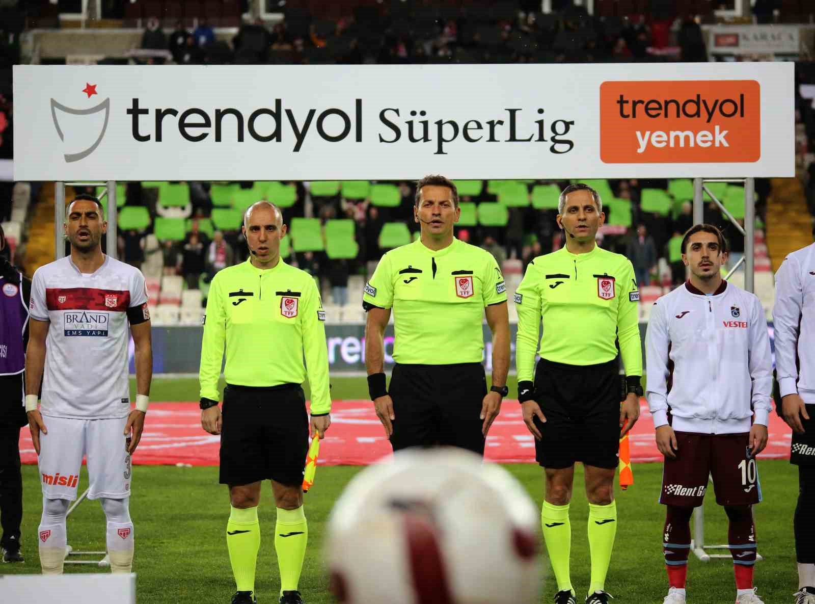 Trendyol Süper Lig: Sivasspor: 1 - Trabzonspor: 0 (Maç devam ediyor)