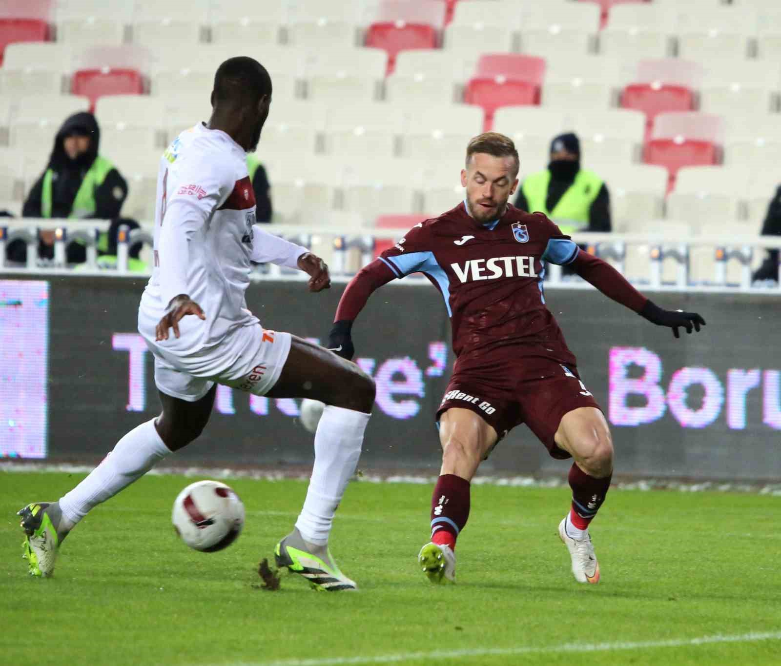 Trendyol Süper Lig: Sivasspor: 1 - Trabzonspor: 0 (Maç devam ediyor)