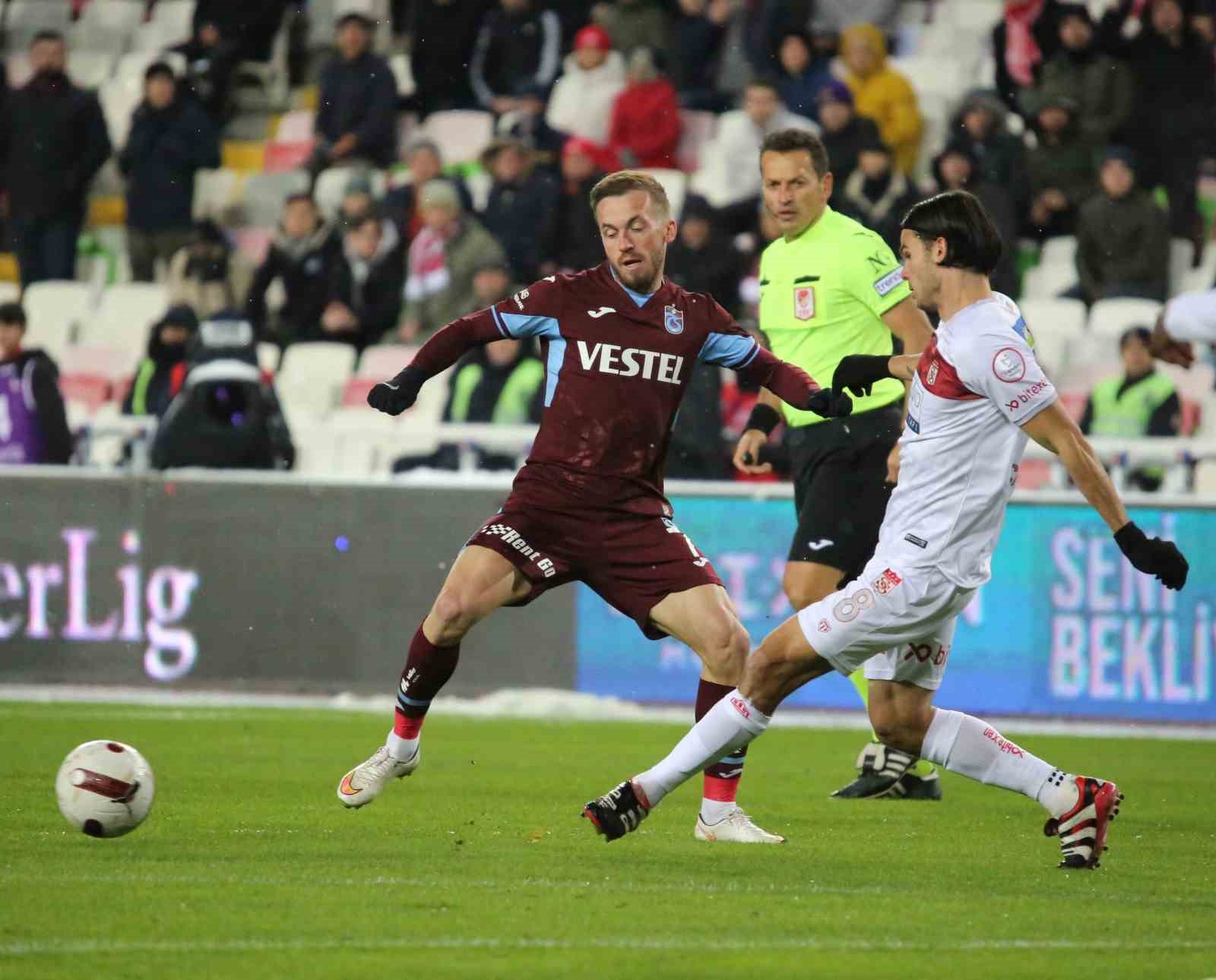 Trendyol Süper Lig: Sivasspor: 1 - Trabzonspor: 0 (Maç devam ediyor)