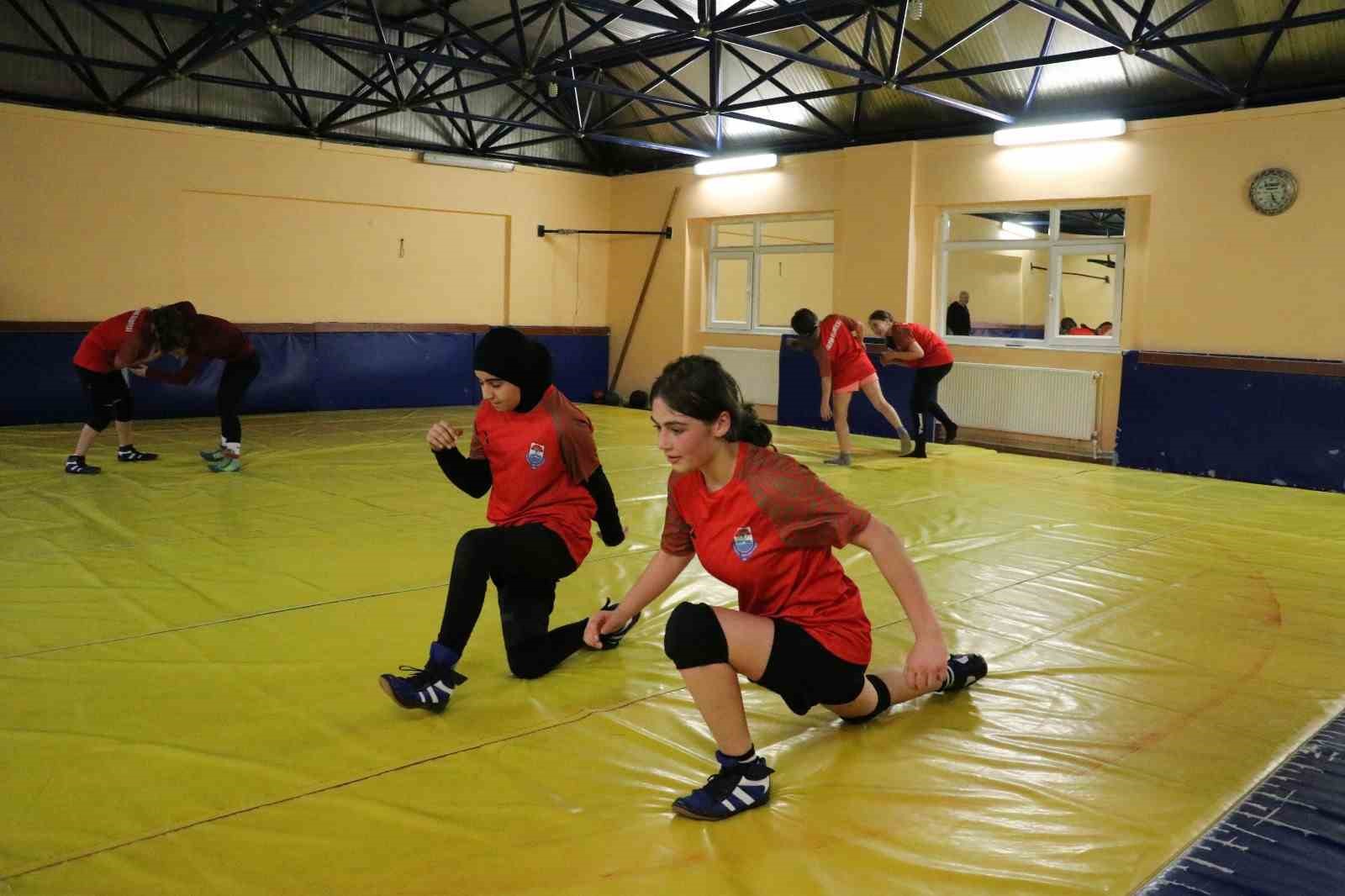 Ali Kayalı: “Olimpiyatlarda en fazla madalya alan güreş branşı Türkiye’yi en iyi şekilde temsil ediyor”