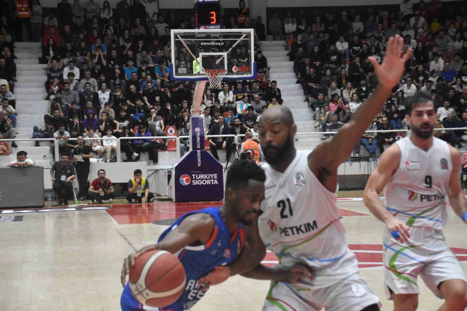 Türkiye Sigorta Basketbol Süper Ligi: Aliağa Petkimspor: 92 - A. Efes: 101