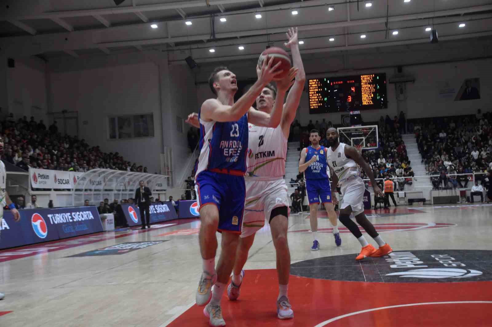 Türkiye Sigorta Basketbol Süper Ligi: Aliağa Petkimspor: 92 - A. Efes: 101