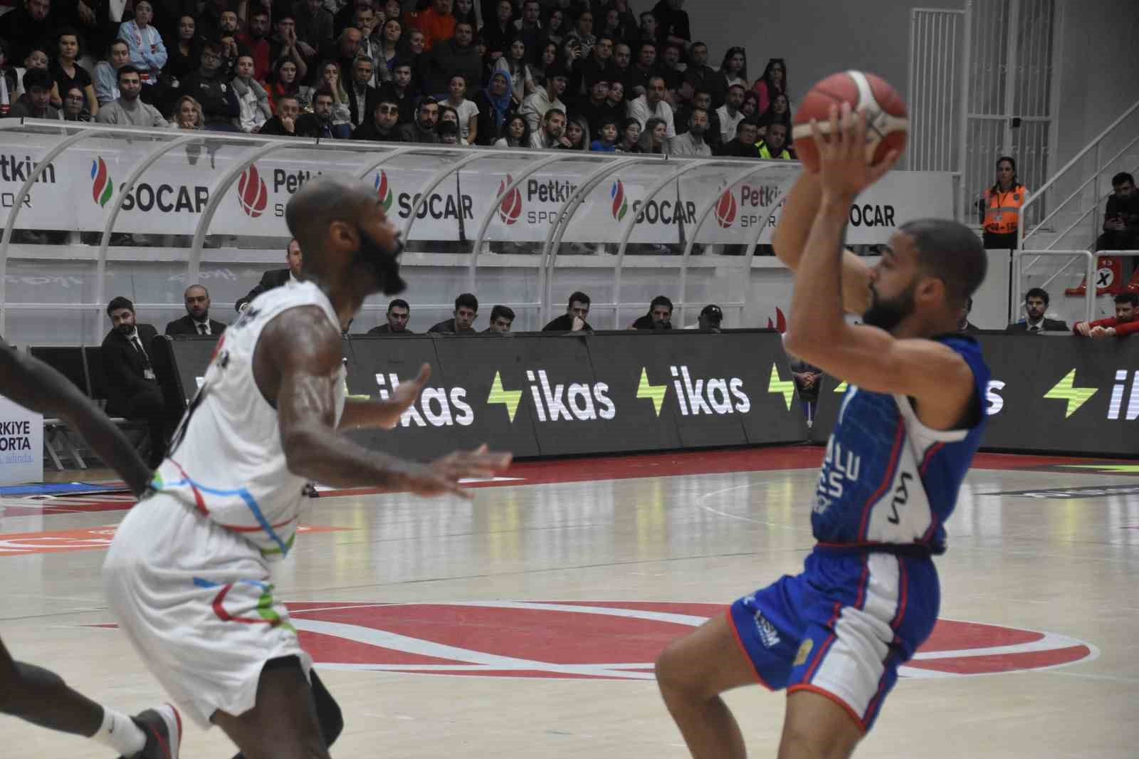 Türkiye Sigorta Basketbol Süper Ligi: Aliağa Petkimspor: 92 - A. Efes: 101