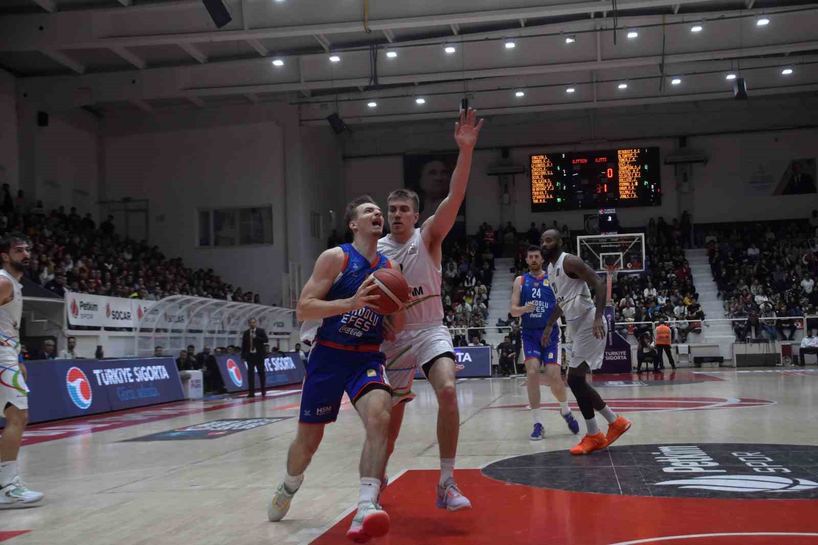 Türkiye Sigorta Basketbol Süper Ligi: Aliağa Petkimspor: 92 - A. Efes: 101