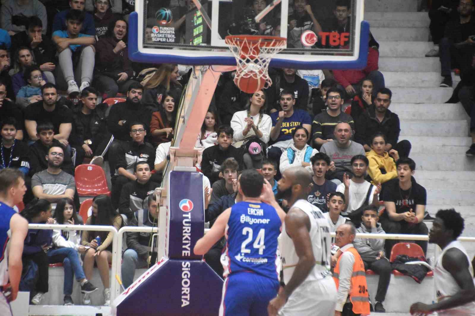 Türkiye Sigorta Basketbol Süper Ligi: Aliağa Petkimspor: 92 - A. Efes: 101