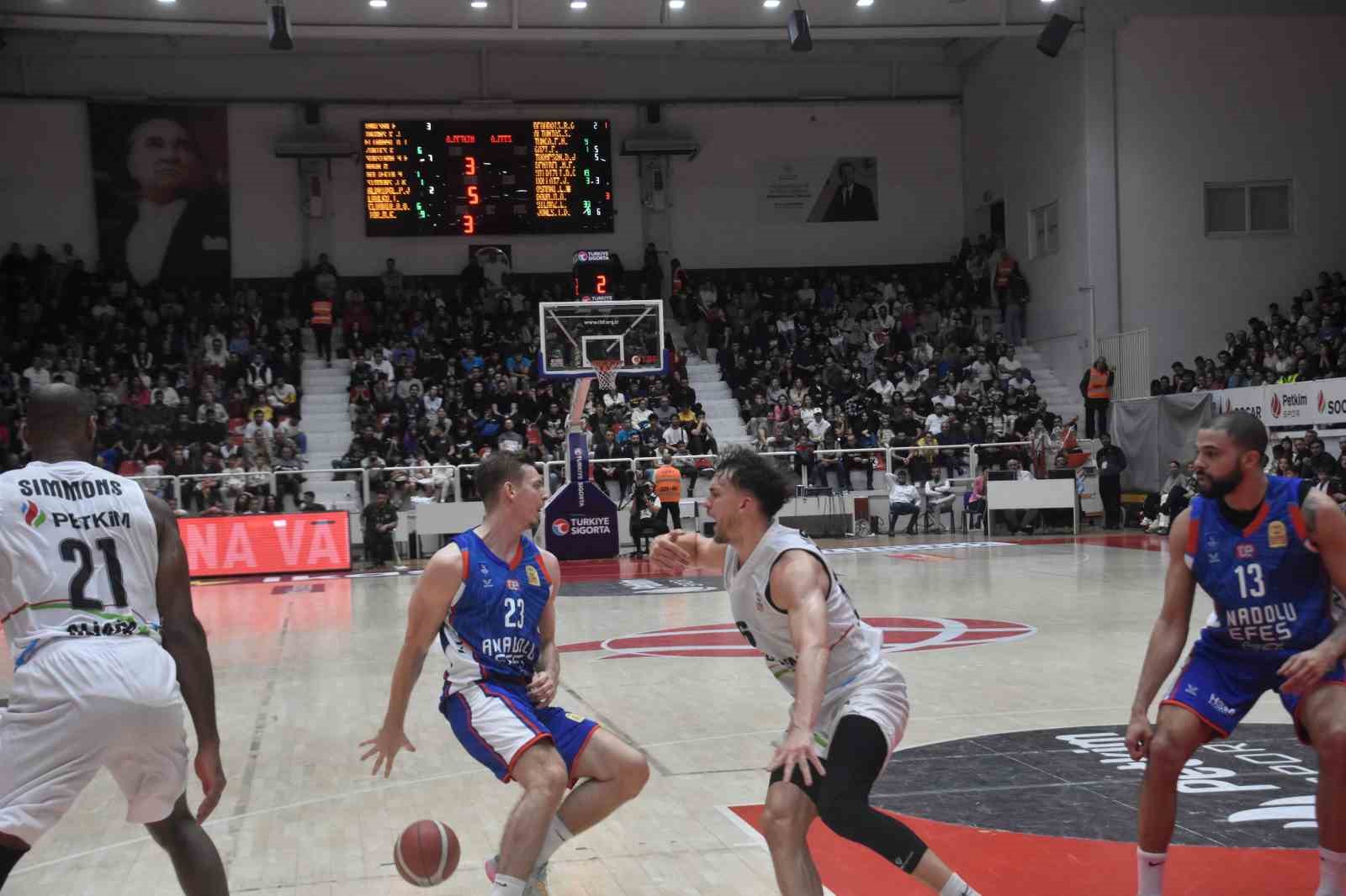 Türkiye Sigorta Basketbol Süper Ligi: Aliağa Petkimspor: 92 - A. Efes: 101