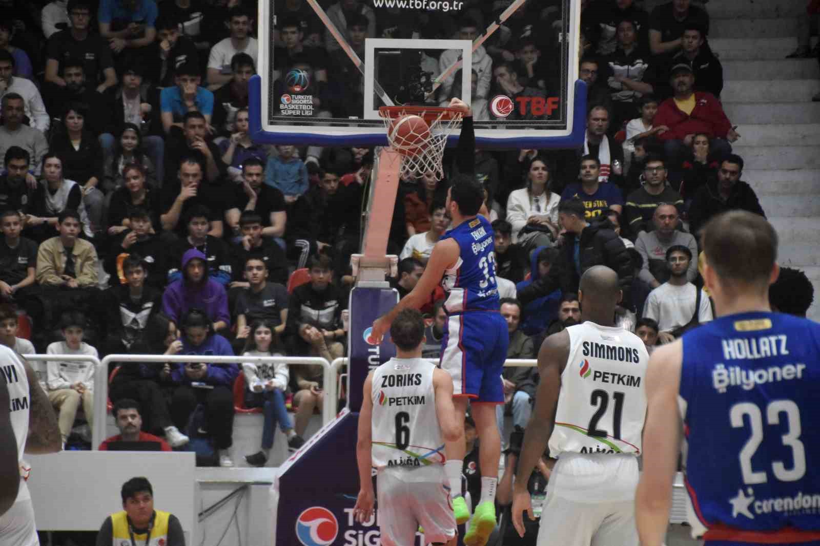 Türkiye Sigorta Basketbol Süper Ligi: Aliağa Petkimspor: 92 - A. Efes: 101