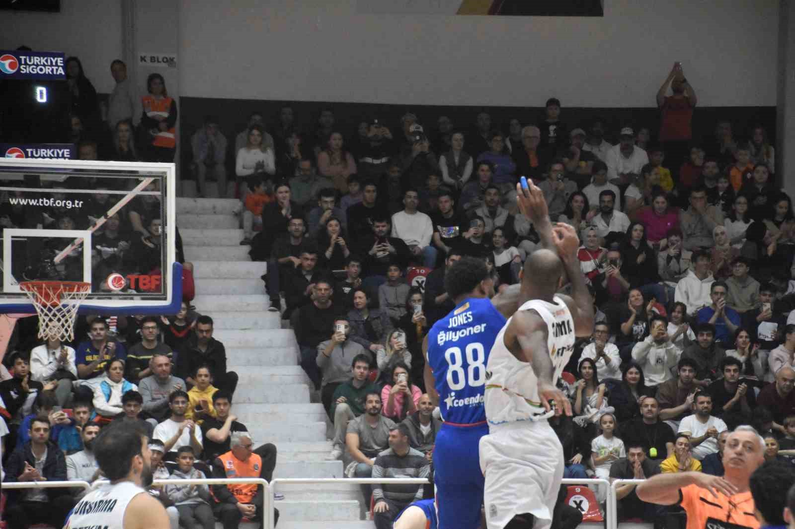 Türkiye Sigorta Basketbol Süper Ligi: Aliağa Petkimspor: 92 - A. Efes: 101