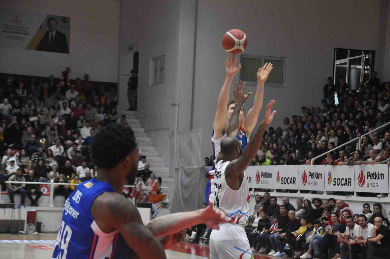 Türkiye Sigorta Basketbol Süper Ligi: Aliağa Petkimspor: 92 - A. Efes: 101