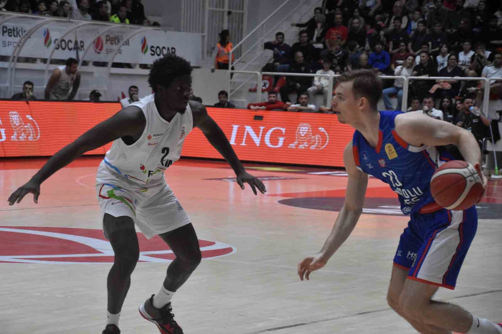 Türkiye Sigorta Basketbol Süper Ligi: Aliağa Petkimspor: 92 - A. Efes: 101