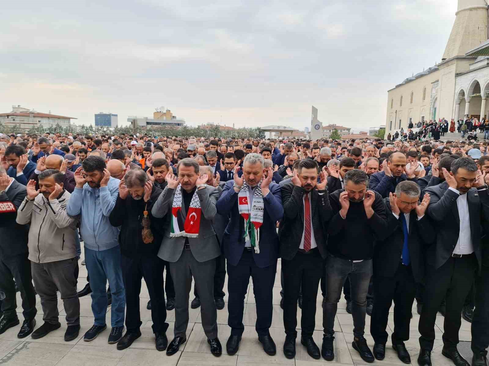 Başkent’te yüzlerce kişi Filistin için yürüdü