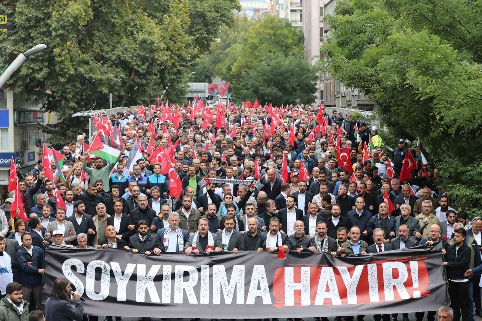 Başkent’te yüzlerce kişi Filistin için yürüdü