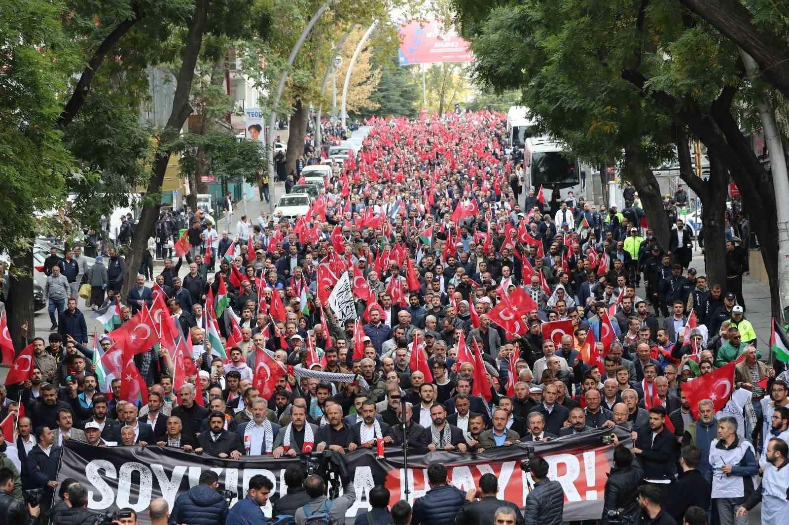 Başkent’te yüzlerce kişi Filistin için yürüdü