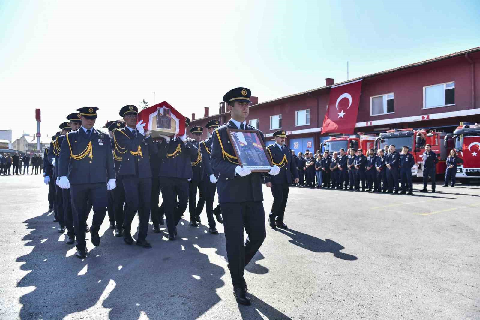 Şehit itfaiye eri Orçun Yaşar son yolculuğuna uğurlandı