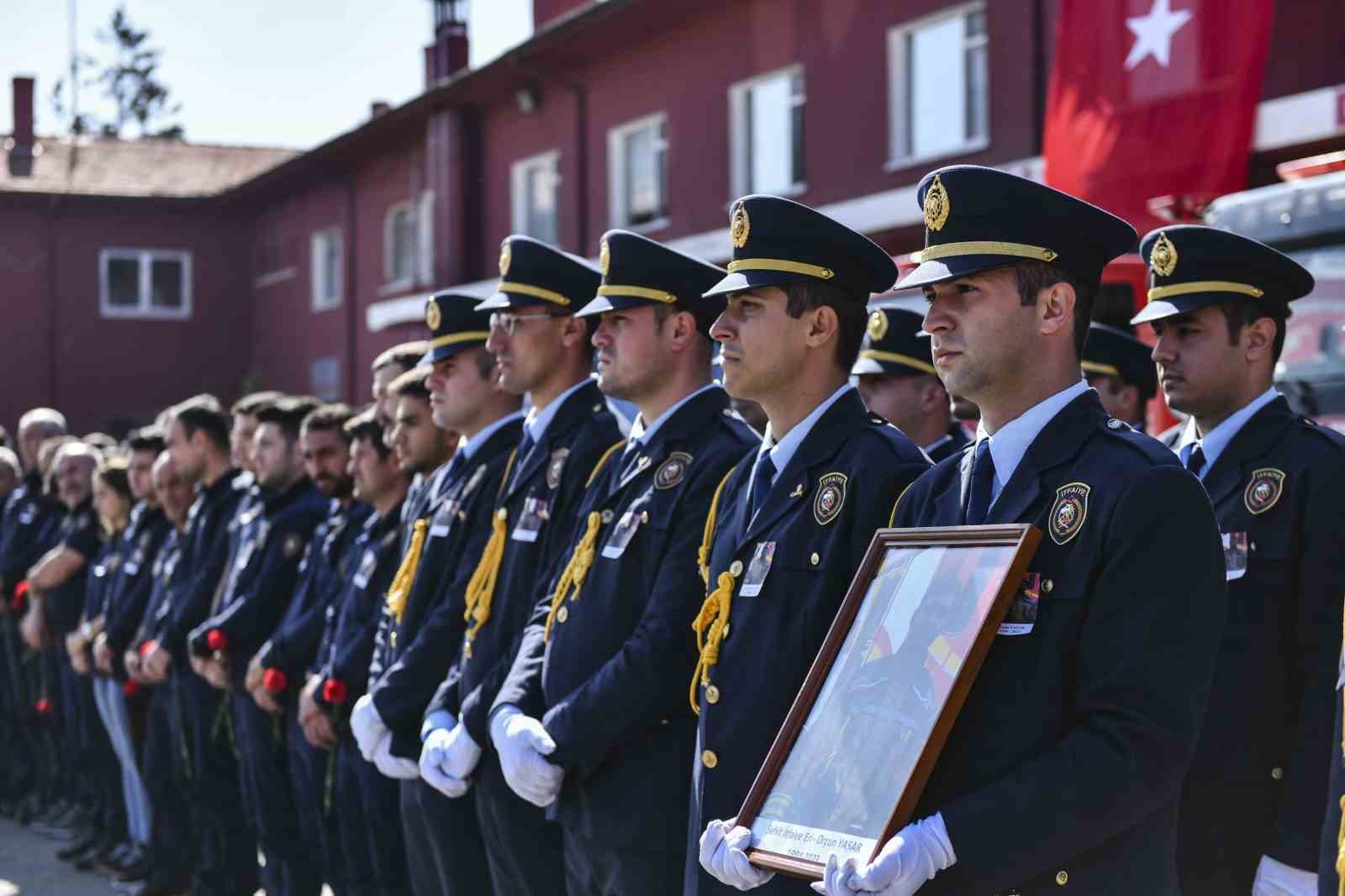 Şehit itfaiye eri Orçun Yaşar son yolculuğuna uğurlandı