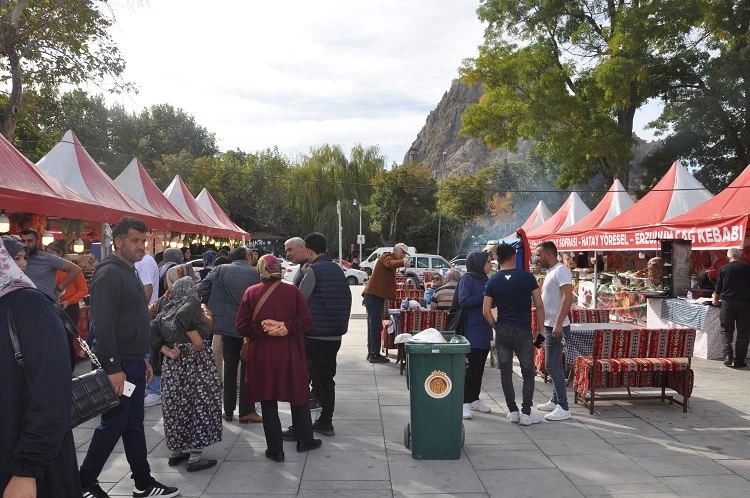 Türk Dünyası Şöleni Afyonkarahisar'da Büyük İlgi Görmeye Başladı