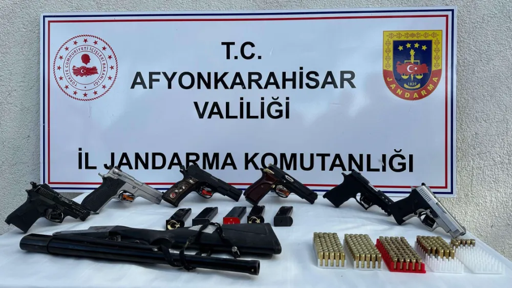 Afyonkarahisar'da düğünde tehlike saçtılar: 12 kişi gözaltına alındı