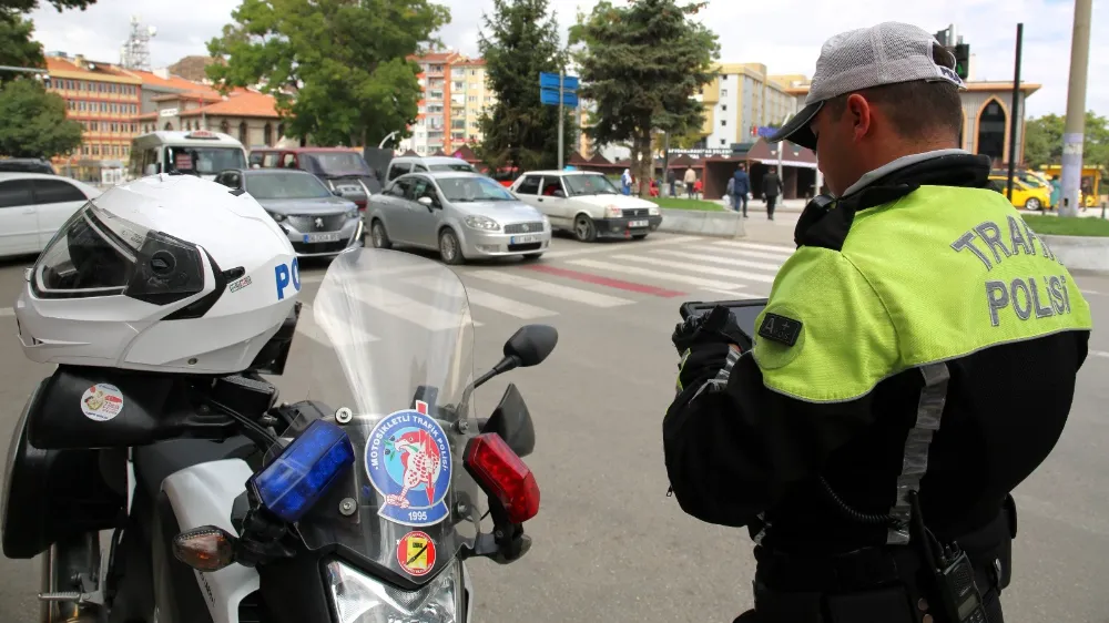 Afyon'da Trafik Kurallarını İhlal Eden Sürücülere Toplamda 287 bin 101 TL Ceza