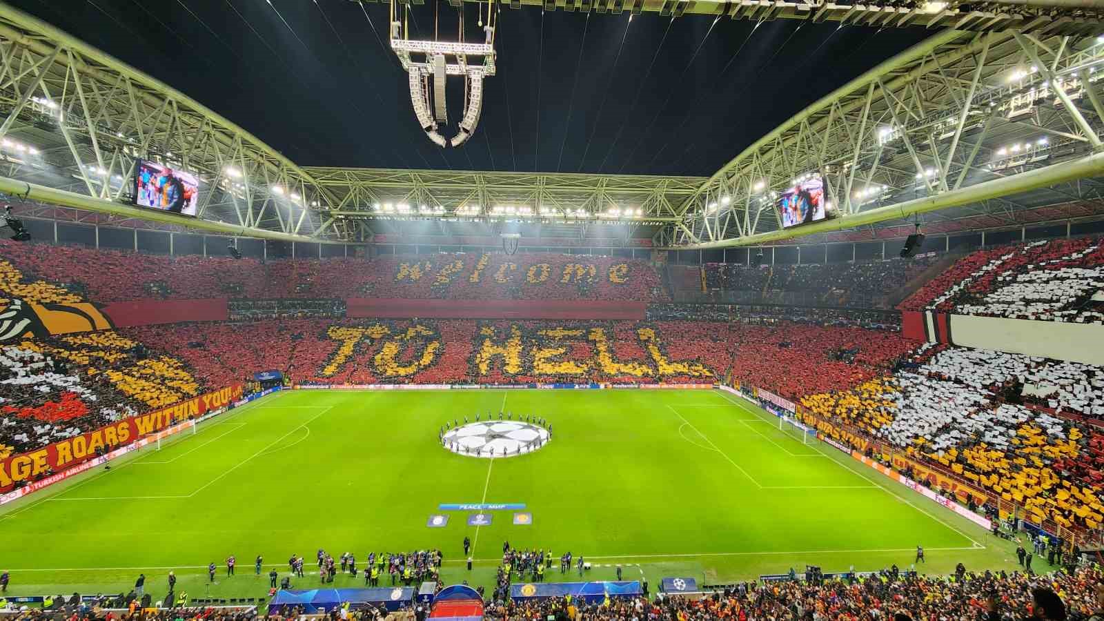 Galatasaray taraftarından ’Welcome to hell’ koreografisi