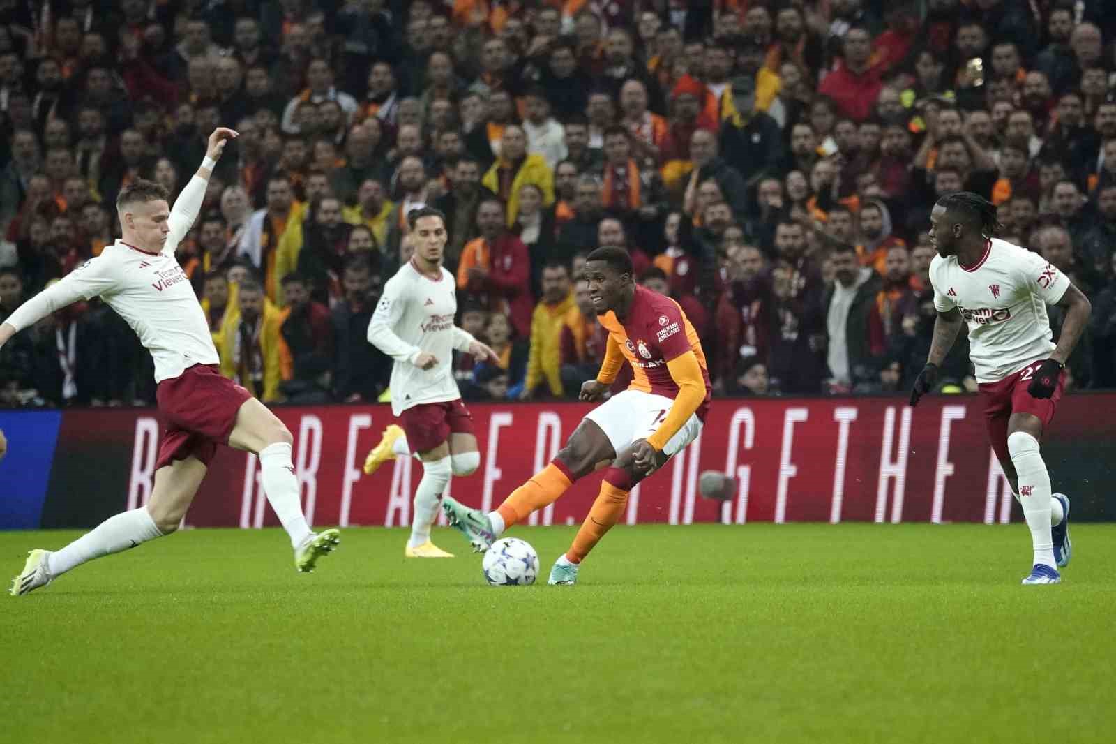 UEFA Şampiyonlar Ligi: Galatasaray: 0 - Manchester United: 1 (Maç devam ediyor)