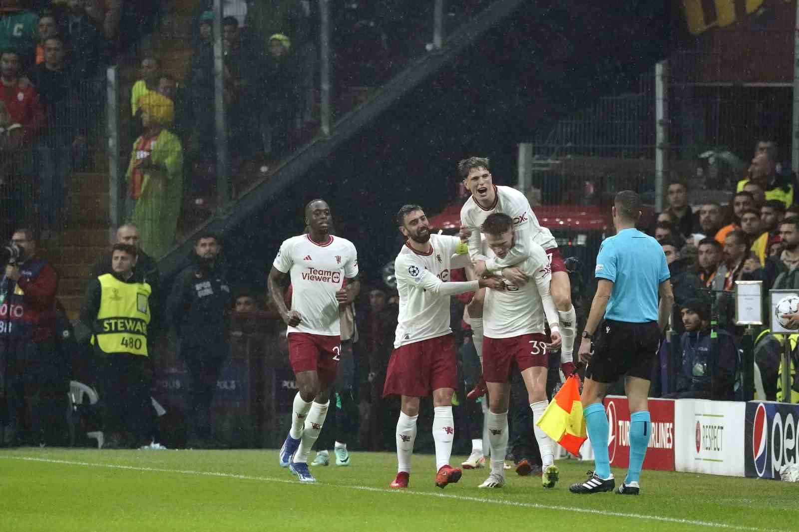 UEFA Şampiyonlar Ligi: Galatasaray: 3 - Manchester United: 3 (Maç sonucu)