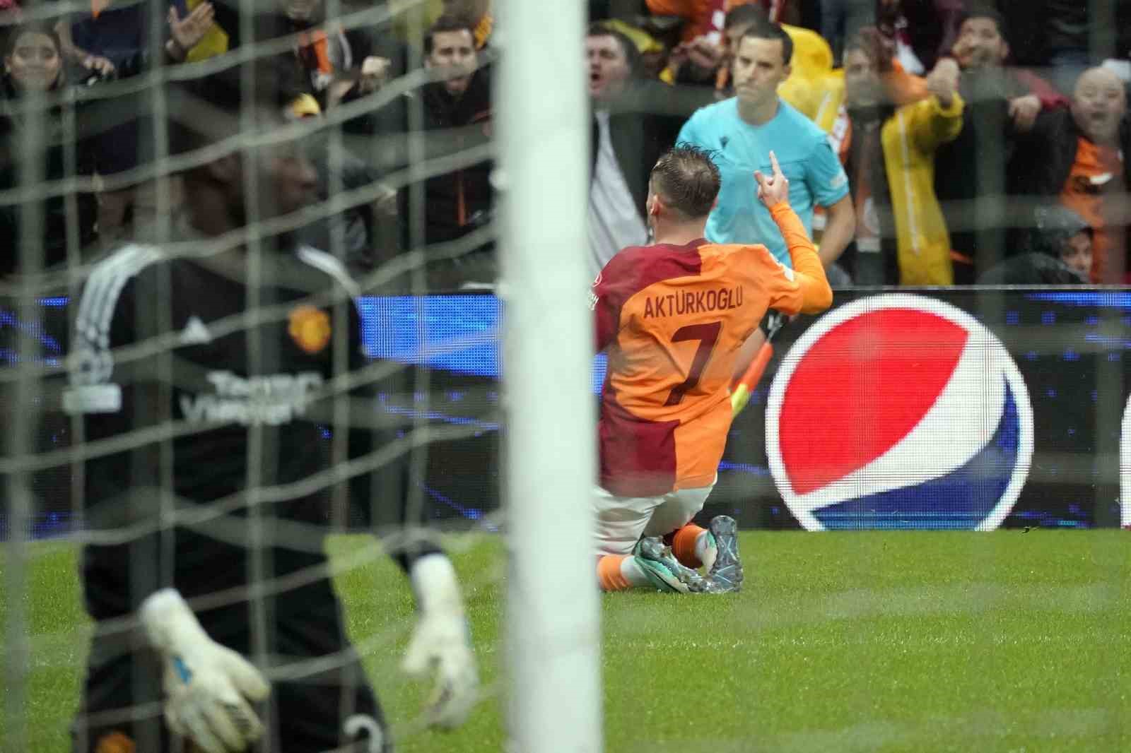 UEFA Şampiyonlar Ligi: Galatasaray: 3 - Manchester United: 3 (Maç sonucu)