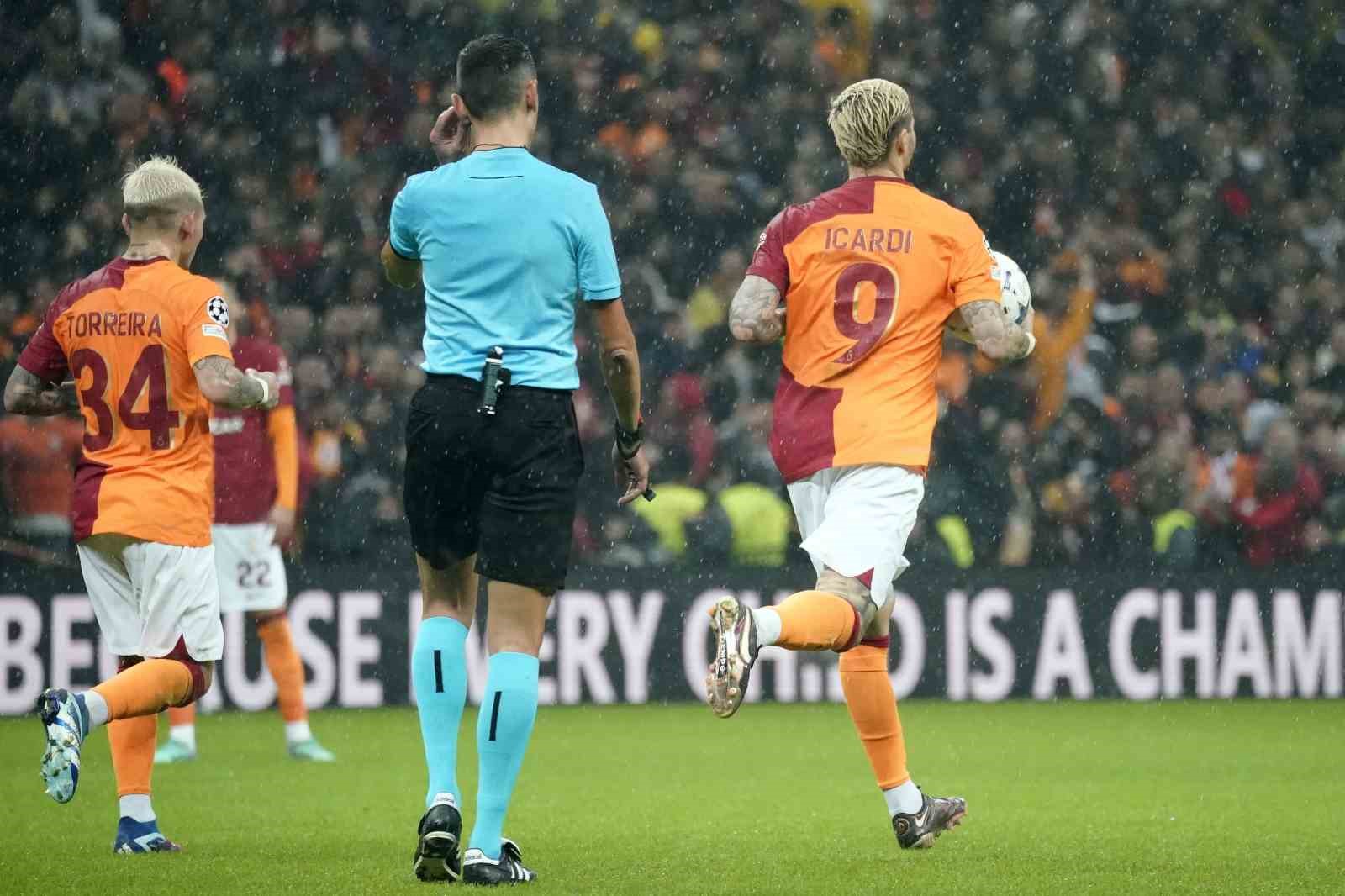 UEFA Şampiyonlar Ligi: Galatasaray: 3 - Manchester United: 3 (Maç sonucu)