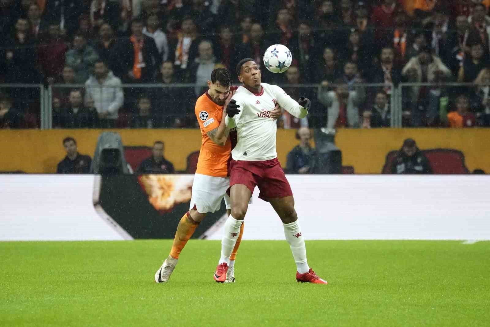 UEFA Şampiyonlar Ligi: Galatasaray: 3 - Manchester United: 3 (Maç sonucu)