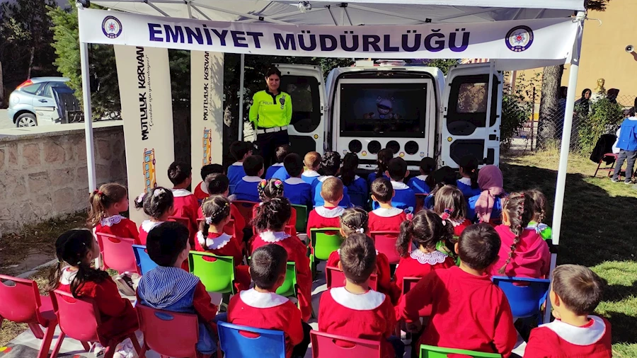 Afyon'da, miniklere eğlenceli trafik dersi