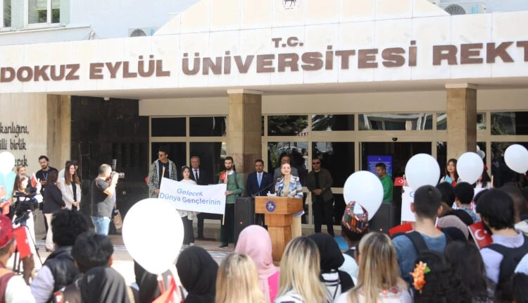 Barış Balonları DEÜ'den Filistin İçin Gökyüzüne Yükseldi