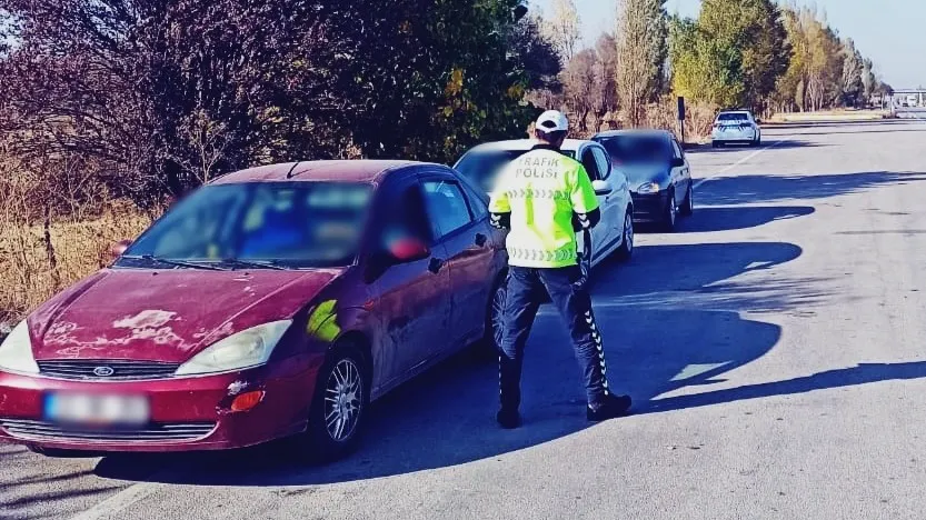 Afyon Emniyeti'nden Trafik Denetimlerinde Sıkı Tedbir: 145 araca ceza