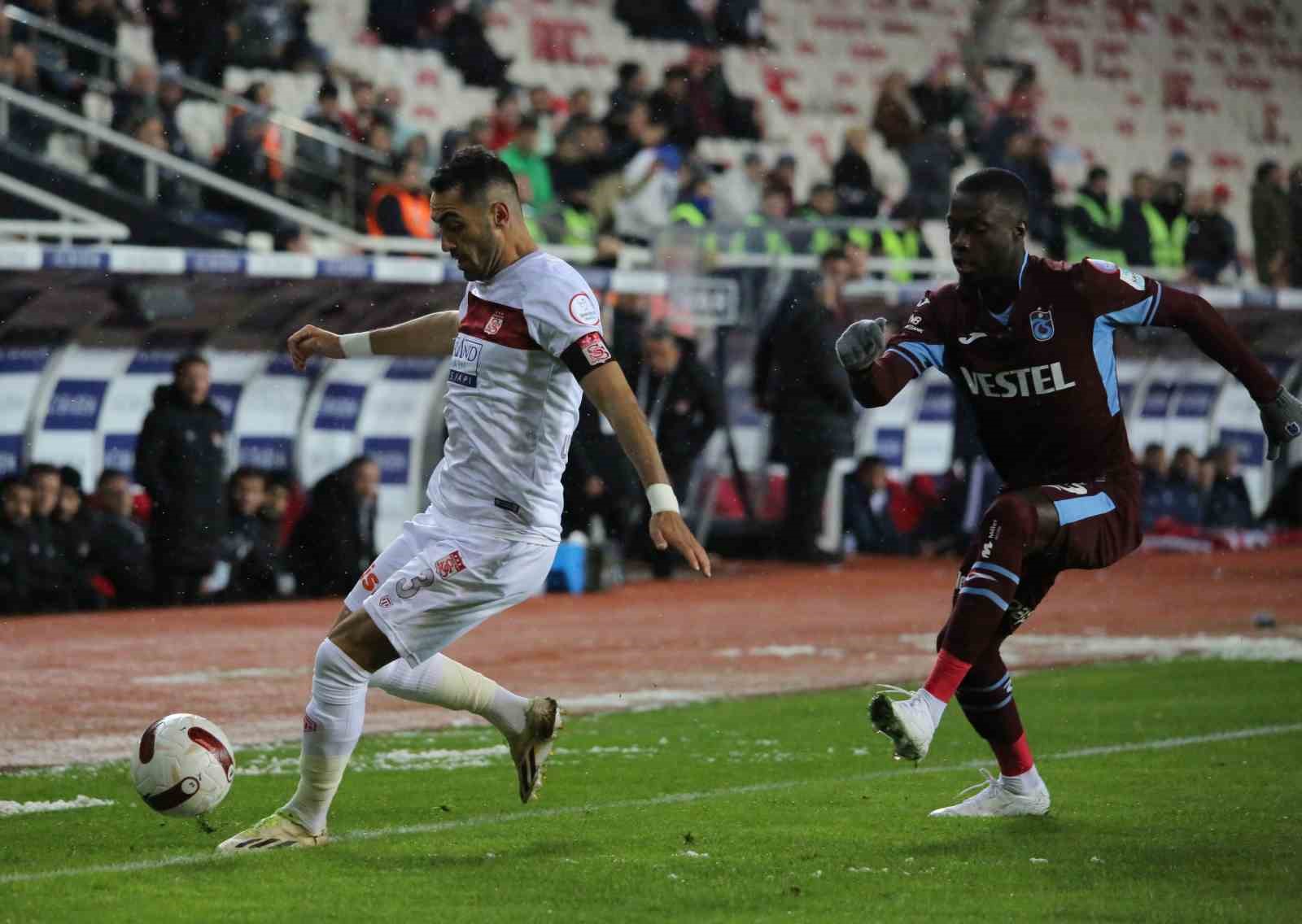 Trendyol Süper Lig: Sivasspor: 1 – Trabzonspor: 0 (Maç devam ediyor)