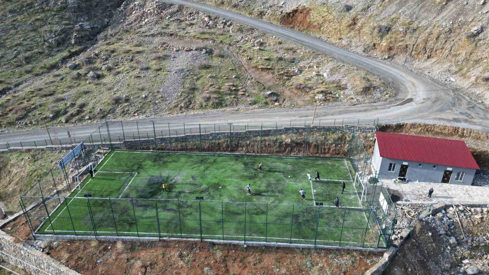 Şırnak’ta terör yuvası olan bölge vatandaşlar için halı saha oldu