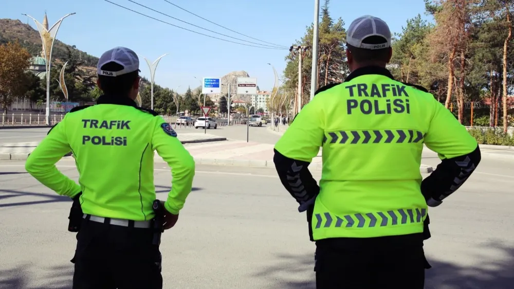 Afyon Emniyeti "Yorgun Çıkma Yola, Dinlen Ver Bir Mola" temasıyla 325 araca ceza uyguladı