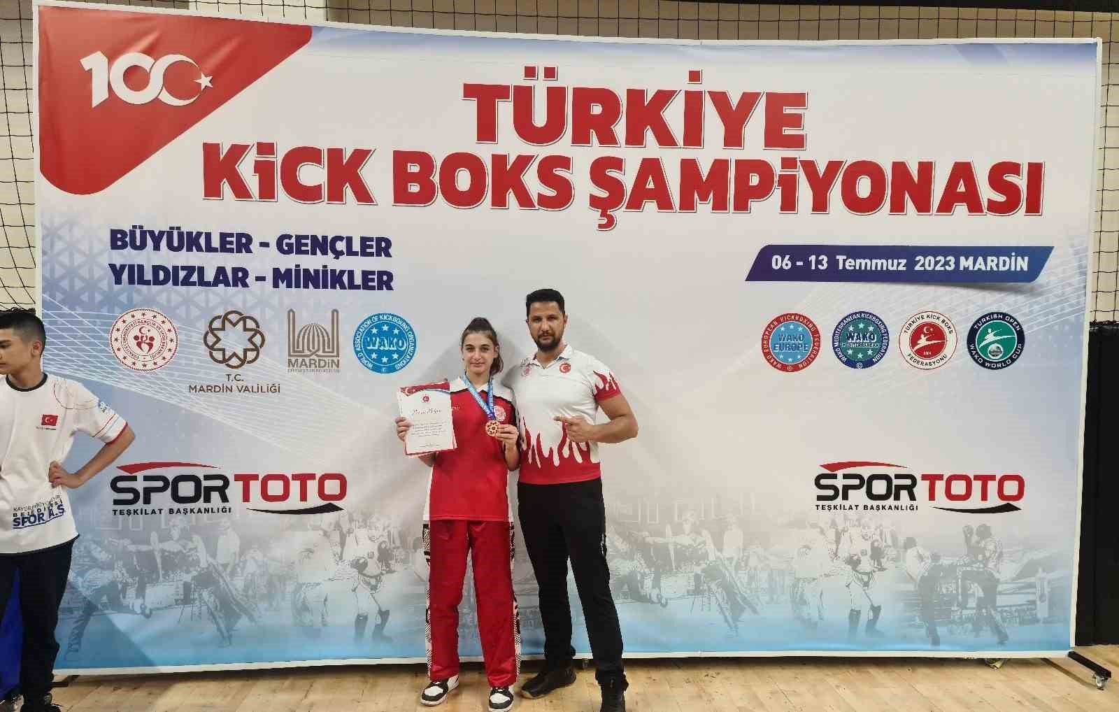 Şampiyon babanın şampiyon kızları Dünya Kupası yolunda