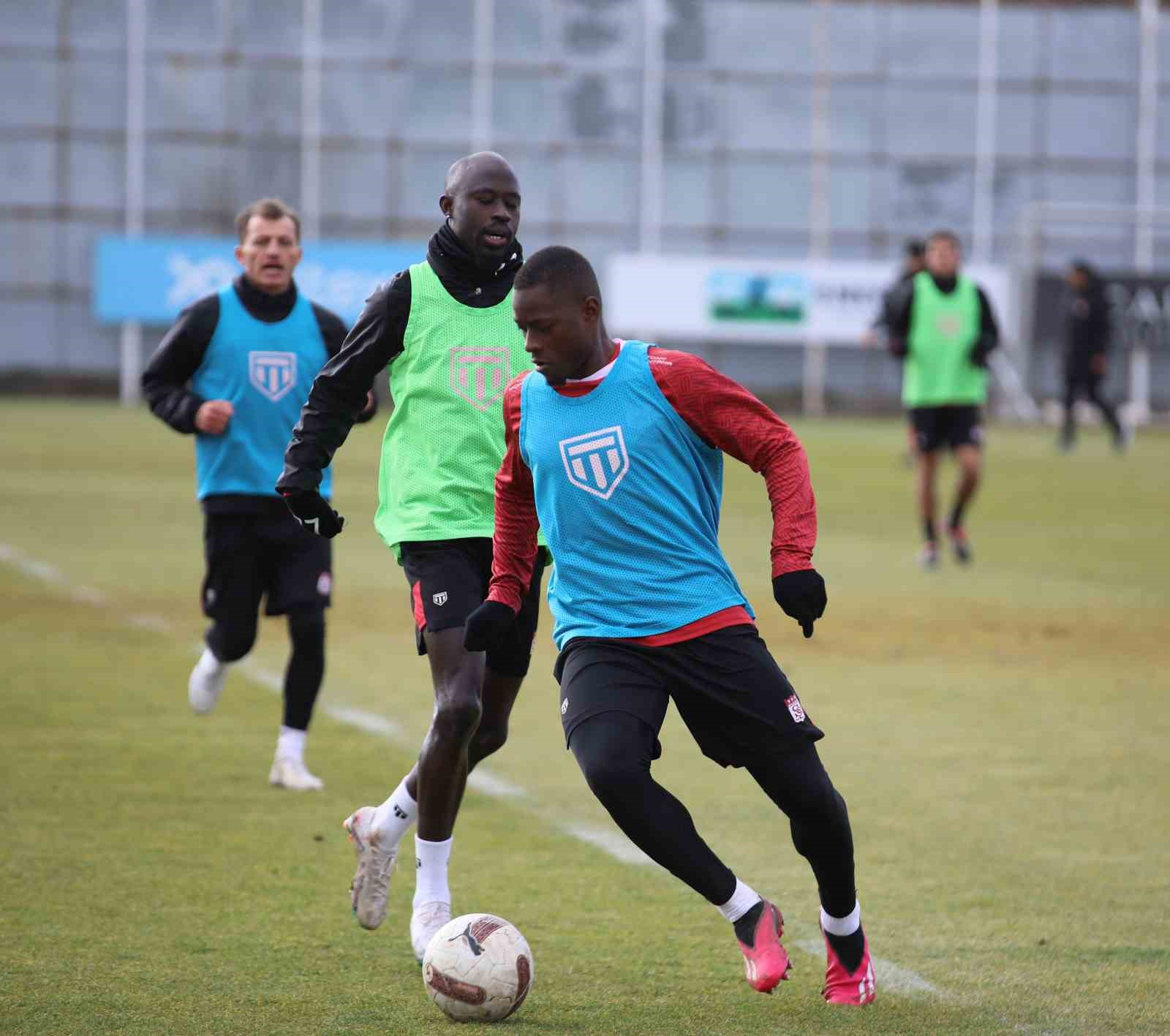 Sivasspor Konya maçının taktiğini çalıştı