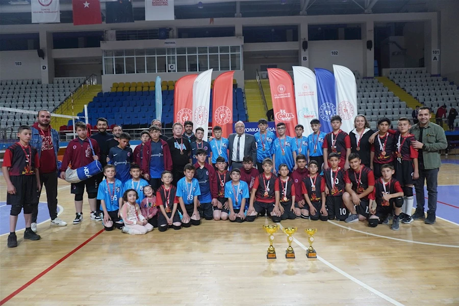 Afyon'da Voleybolun Yıldızı Belli Oldu