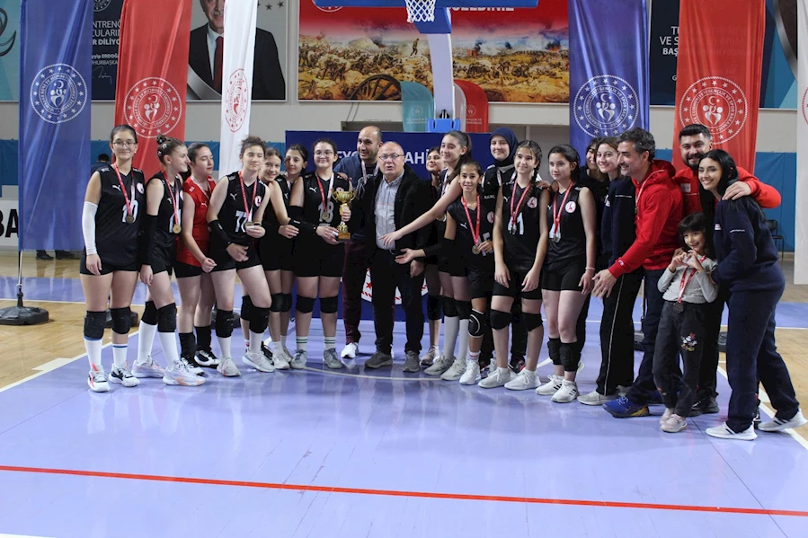 Küçük Kızlar Voleybol Ligi'nde Şampiyon Belli Oldu