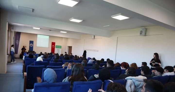 Şuhut'ta Girişimcilik Kültürü Konferansı: Geleceğe Işık Tutacak Bilgiler Paylaşıldı