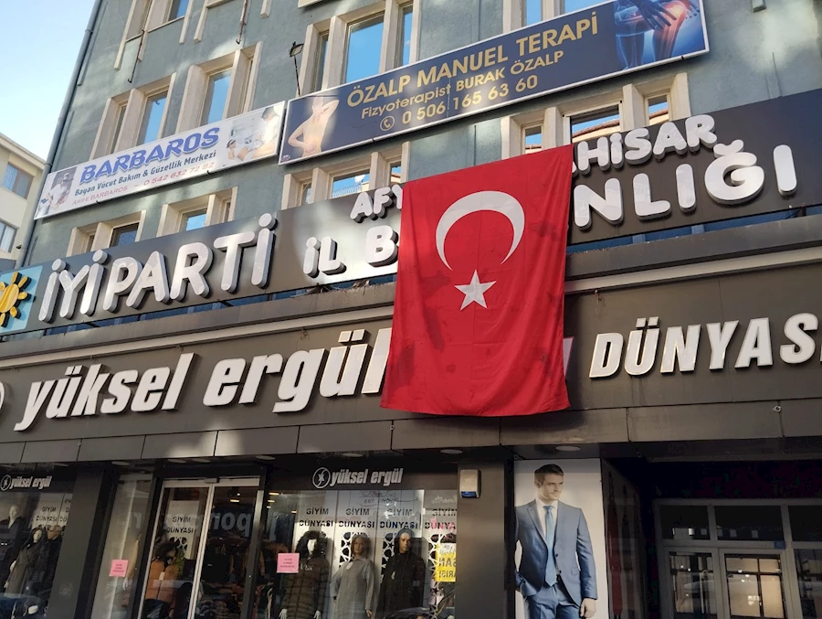 İYİ Parti Afyonkarahisar, Türk Bayraklarıyla Birlik Mesajı Verdi