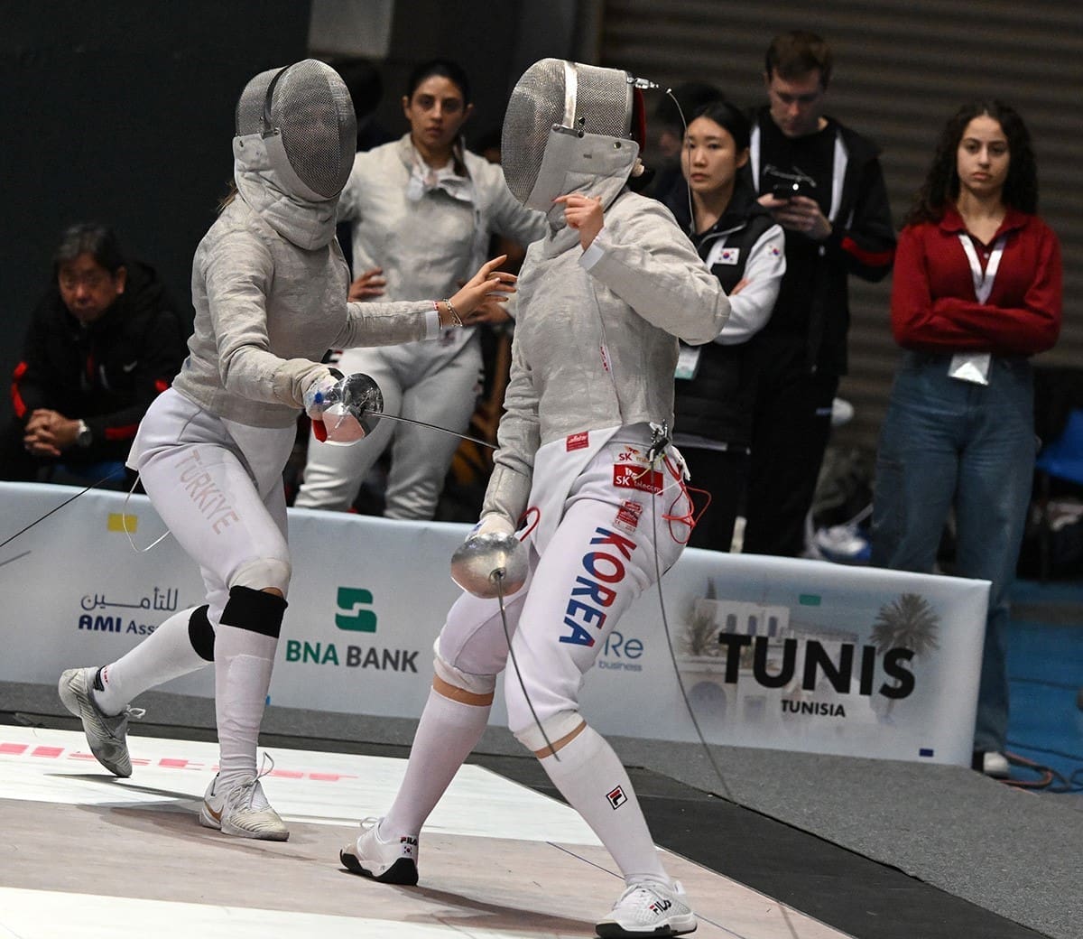 Ulusal eskrimci Nisanur Erbil’den tarihi Grand Prix madalyası